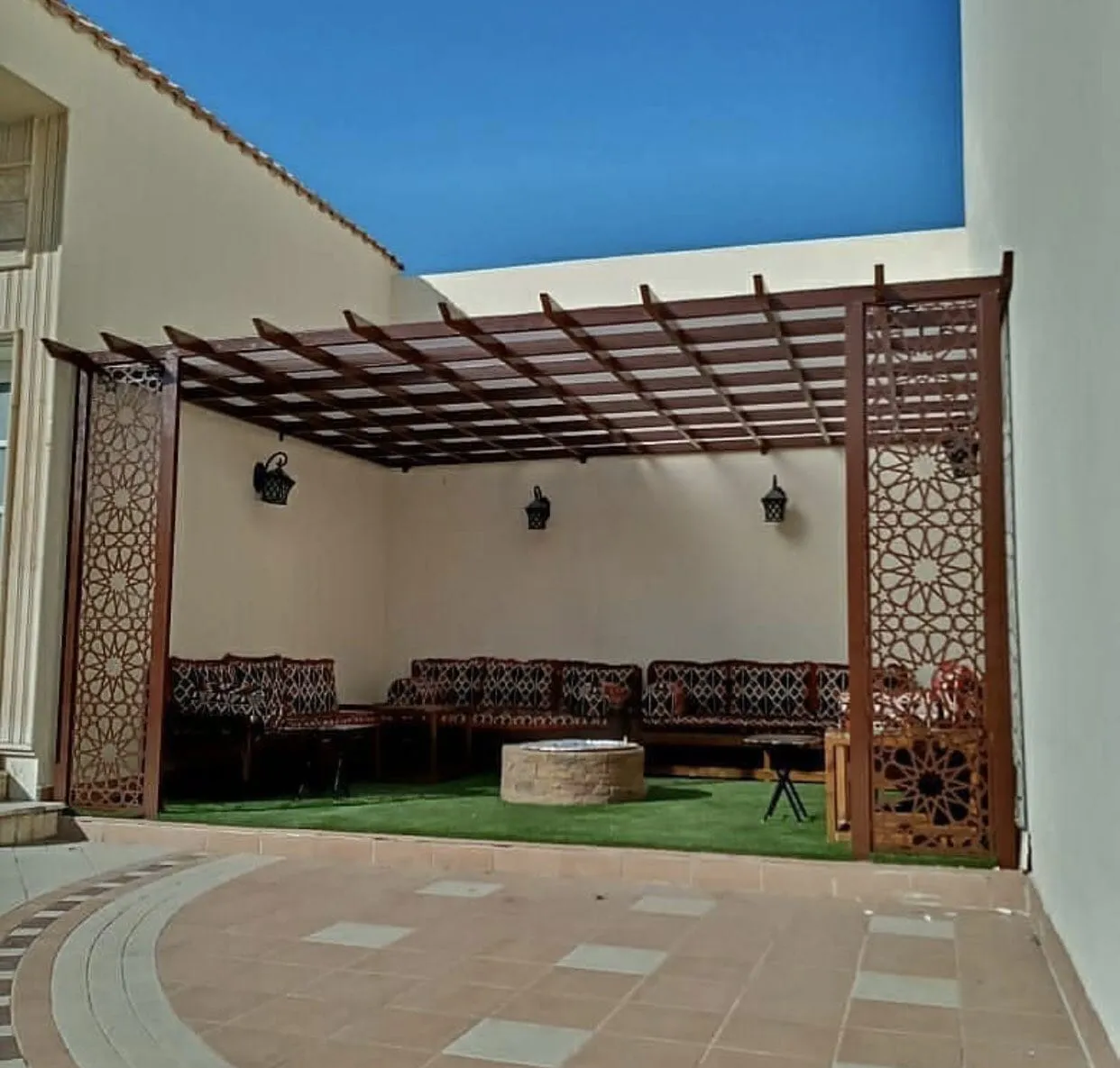 مظلات حديدية وخشبيه حي العينه بالرياض 