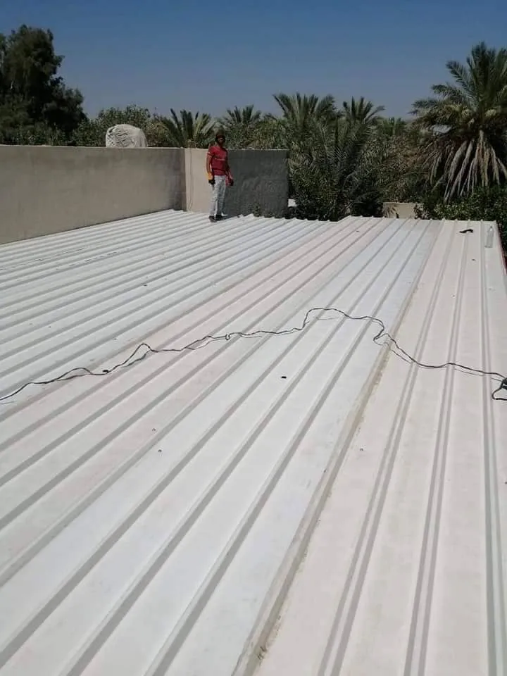 تركيب مظلات من الساندويتش بانل في شمال الرياض
