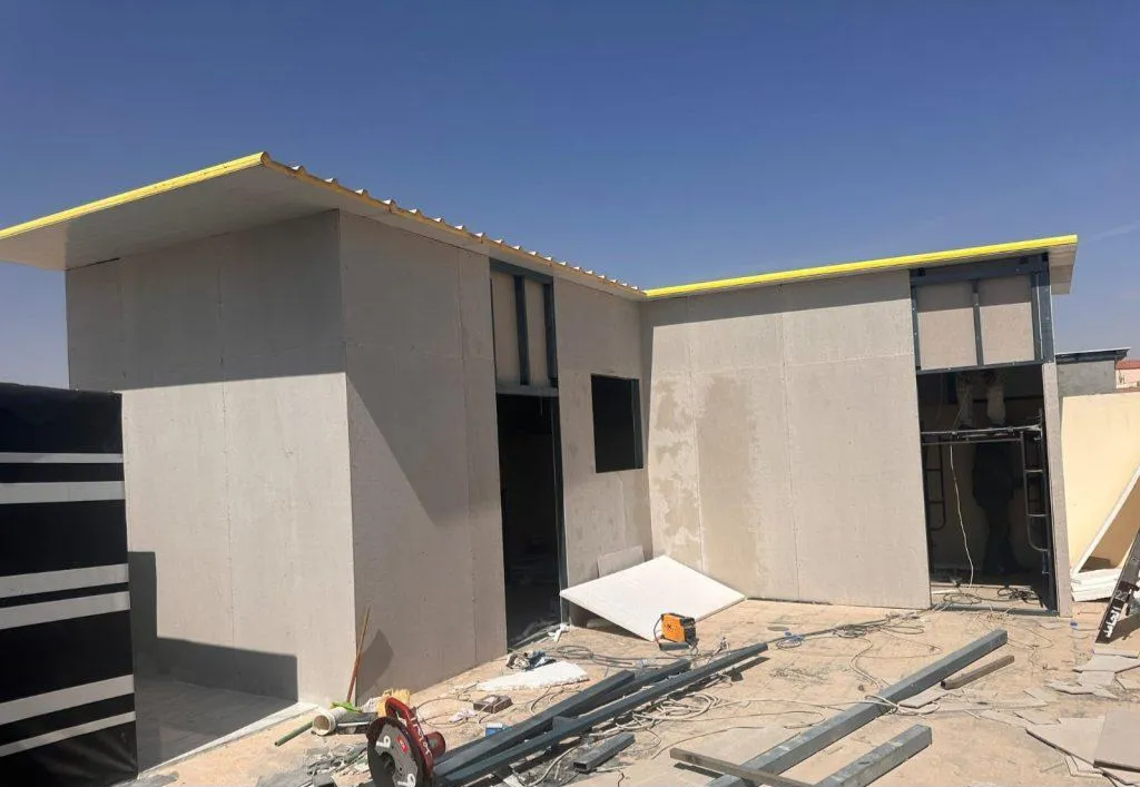 مقاول تركيب ملاحق ساندويتش بانل كخيار مثالي في شمال الرياض 
