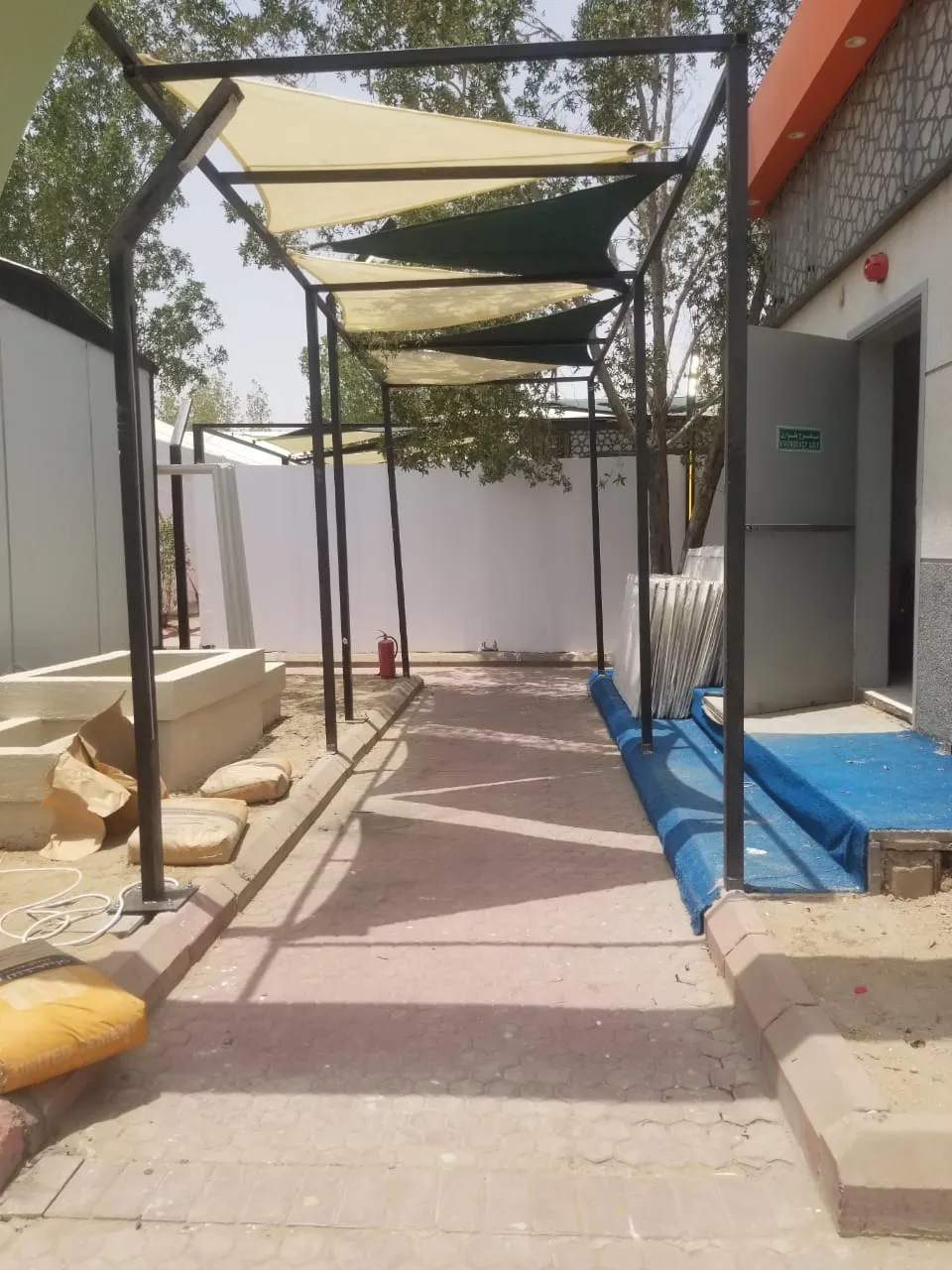 تركيب مظلات شد إنشائي للمدارس والحدائق بالرياض وشمالها 