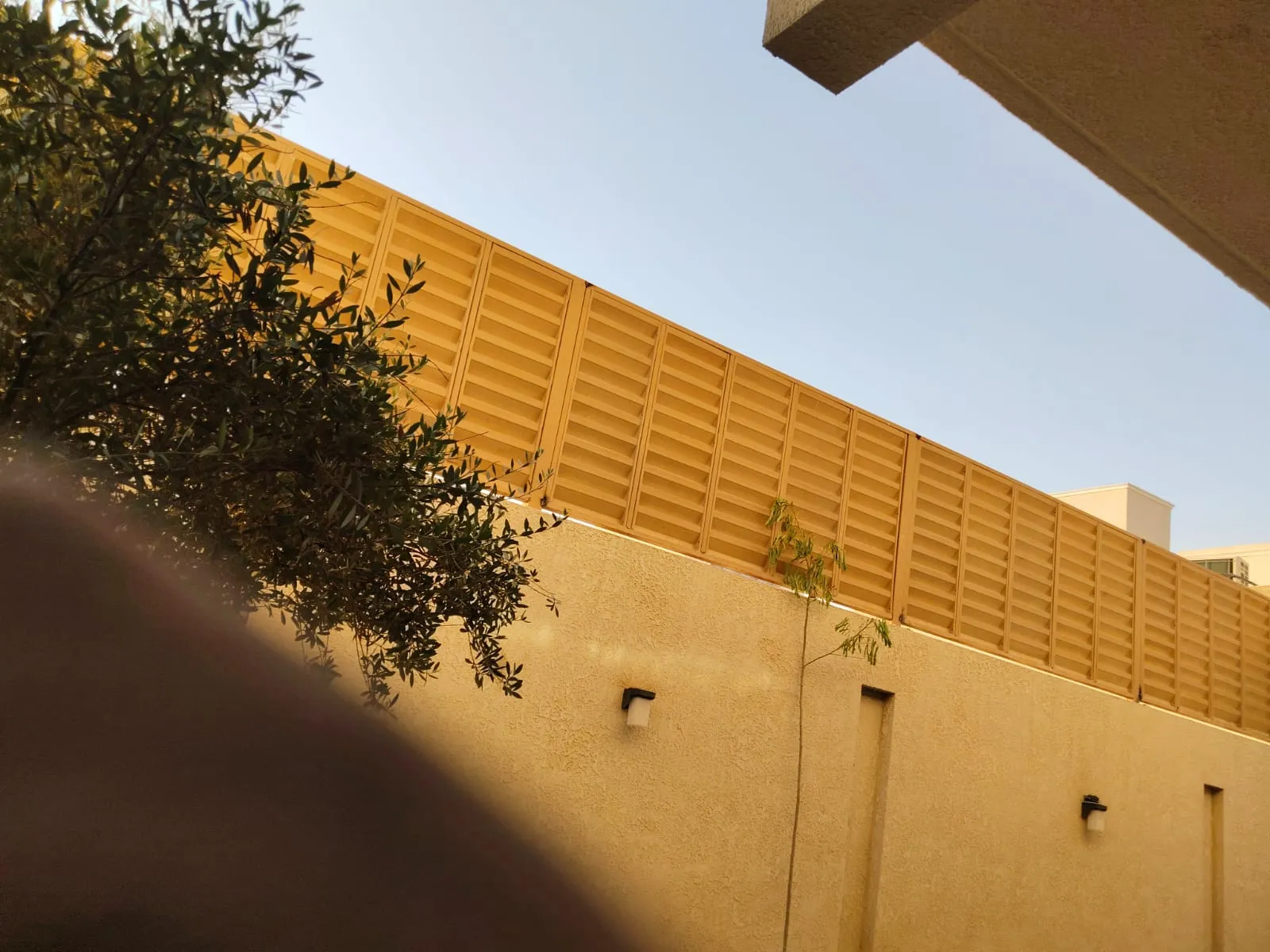 تركيب مظلات وسواتر في غرب الرياض 