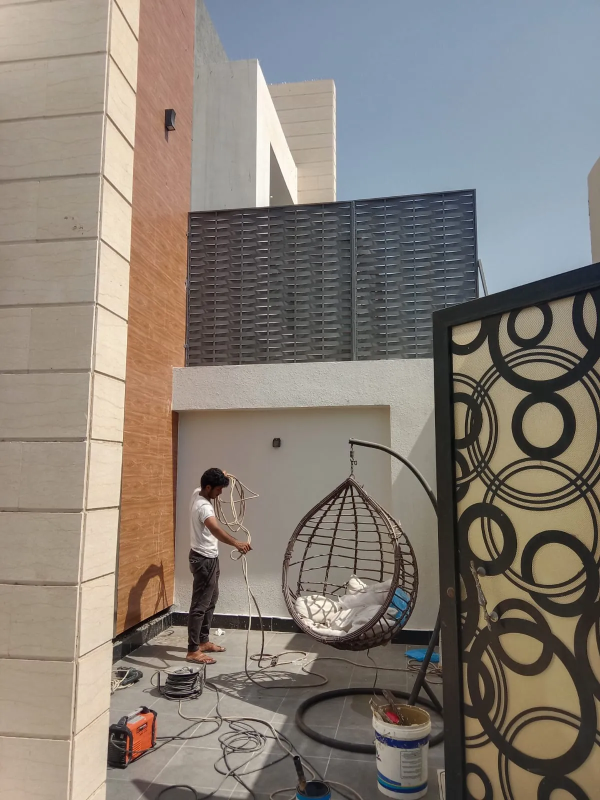 مظلات وسواتر حي العزيزية 