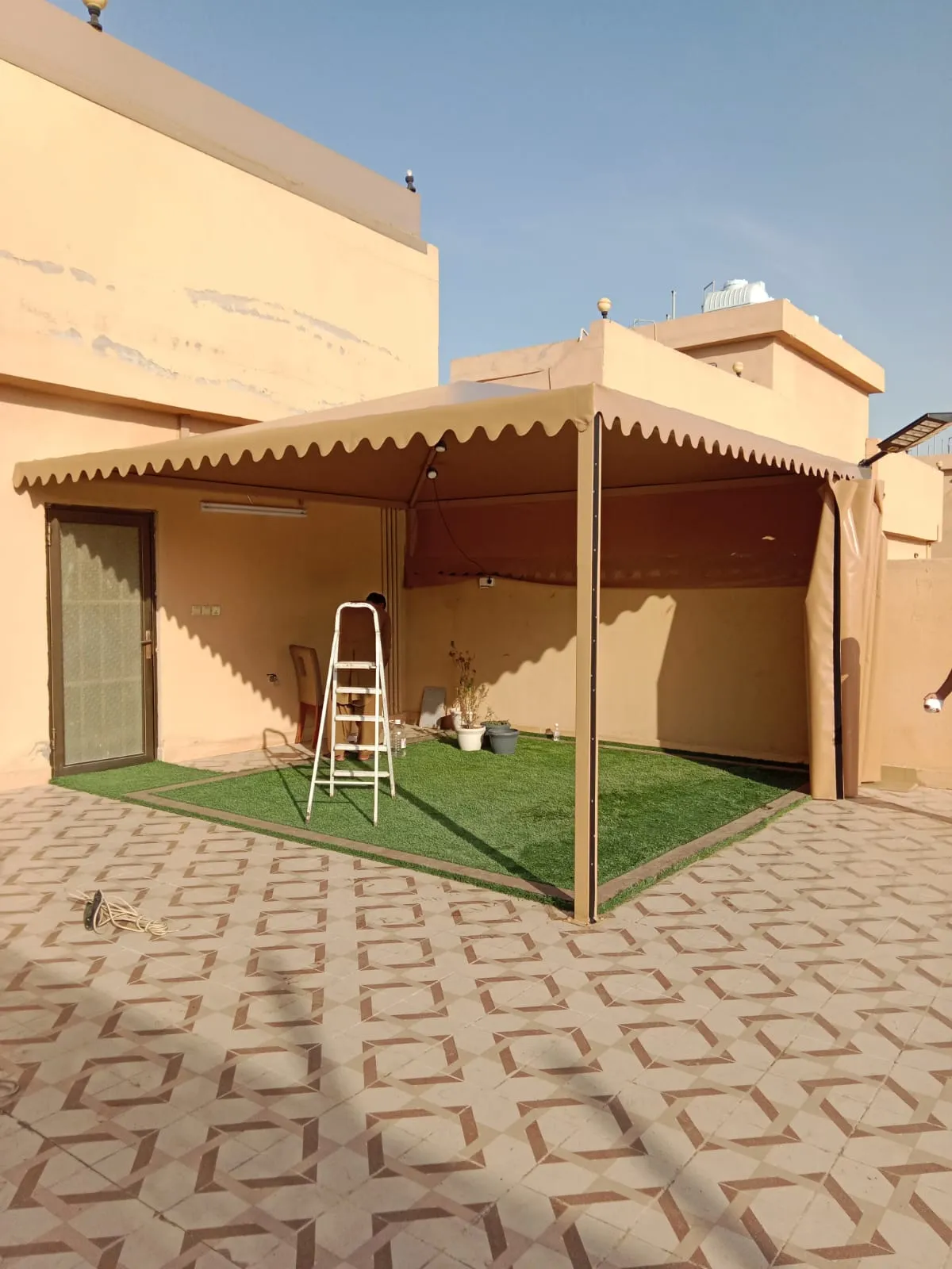 مظلات وسواتر حي العزيزية 