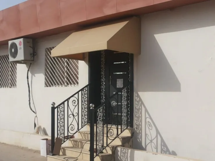 تركيب مظلات مداخل الفلل والمنازل في حي قرطبة 