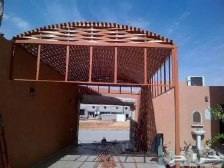 تركيب مظلات مداخل الفلل والمنازل في حي قرطبة 