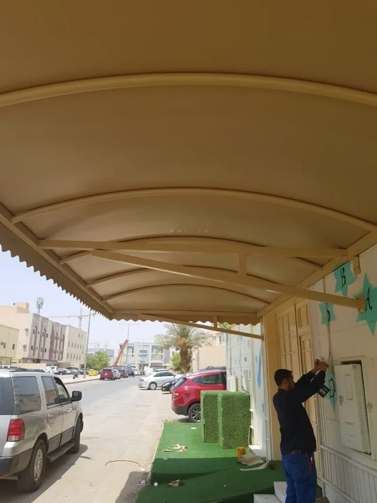 تركيب مظلات مداخل الفلل والمنازل في حي قرطبة 