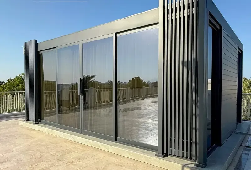 مجالس  زجاجية وجلسات الأسطح في شمال الرياض 